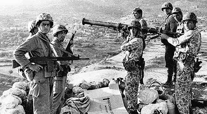 Erenköy'de, 18'i 1964’te, 3'ü de 1974'te olmak üzere 21 kahramanımız şehit düştü.