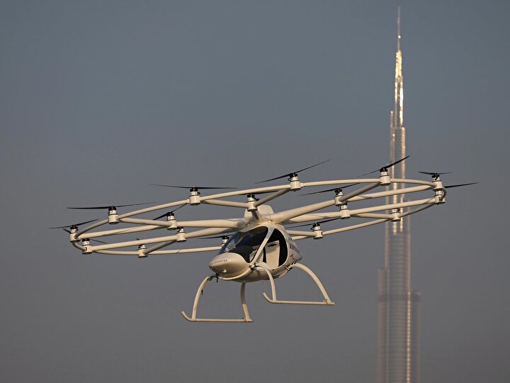 Dubai'nin Karayolları ve Ulaşım İdaresi, Alman şirketinin özerk hava taşıtlarını test etmesini sağlamak için Volocopter ile 2017'de bir anlaşma imzaladı.