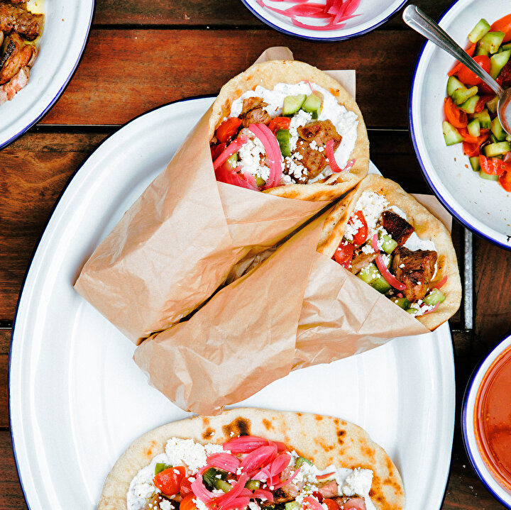 Yunanistan'da Souvlaki ve Pita ekmeği