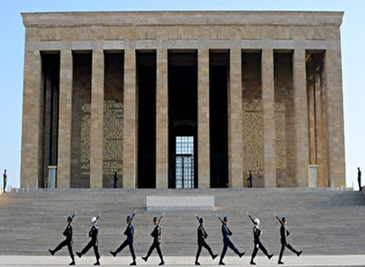 Anitkabir De Heykel Askerler Yeni Safak