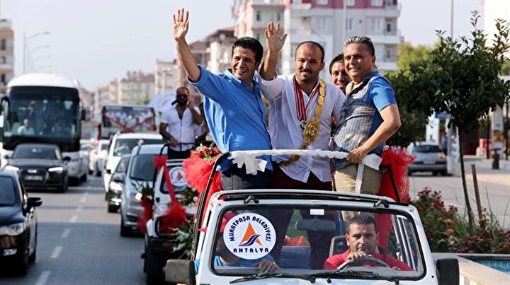 Başpehlivana coşkulu karşılama