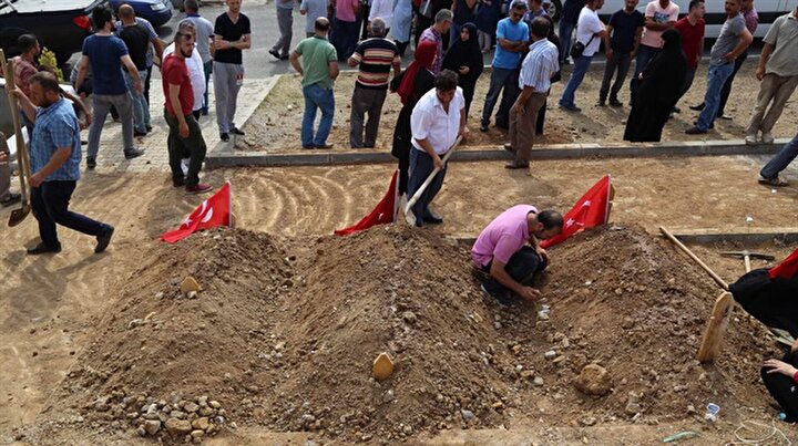 Şehitliğe ilk onlar defnedildi
