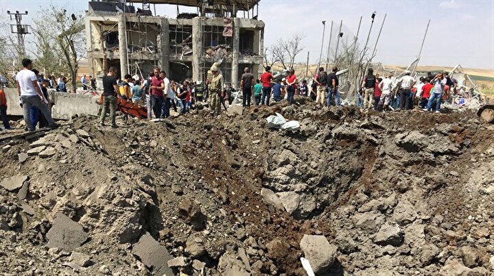 Diyarbakırda bomba yüklü araçla saldırı!
