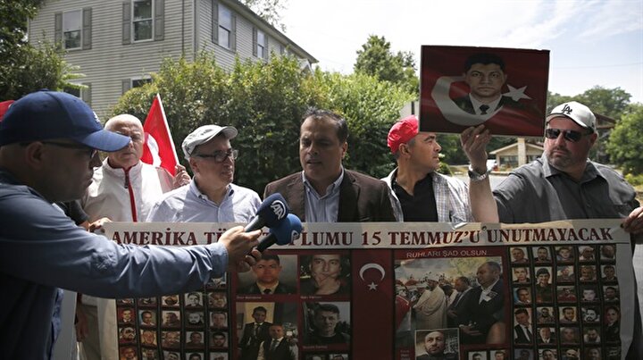 15 Temmuz’u FETÖ kampı önünde protesto ettiler