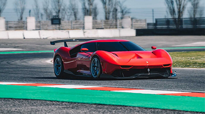 Ferrari özel pist aracı P80/Cyi tanıttı