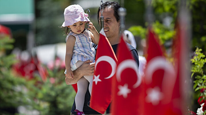 Bayram öncesi şehitliklere ziyaret