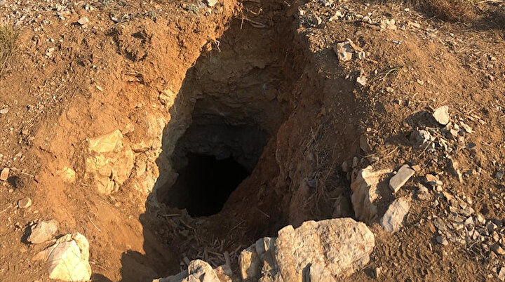 Pençe harekâtında 3 girişli mağarada silah ve mühimmat ele geçirildi