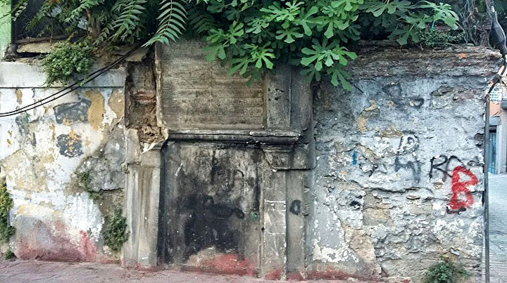 Beyoğlunda 200 yıllık çeşme tarihi eser kaçakçılarının hedefi oldu: Kimin götürdüğü belli değil