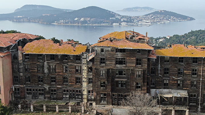 Büyükada Rum Yetimhanesi çökmek üzere