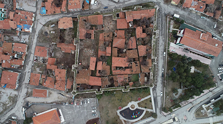 450 yıllık kalenin içine yapılan kale kondular yıkılıyor