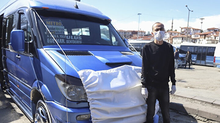 Koronaviruse Boyle Dikkat Cekti Maskeli Dolmus