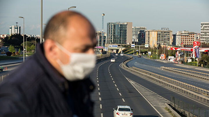 Yasağın ilk gününde İstanbulda yollar ve caddeler boş kaldı