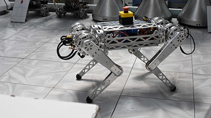 Geliştirdikleri 4 ayaklı robot, insanlar için tehlikeli işlerde kullanılacak