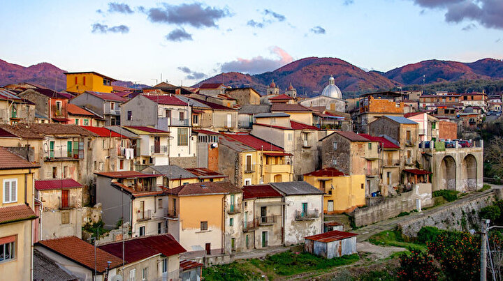 koronavirussuz italyan koyunde evler 1 euroya satiliyor yeni safak