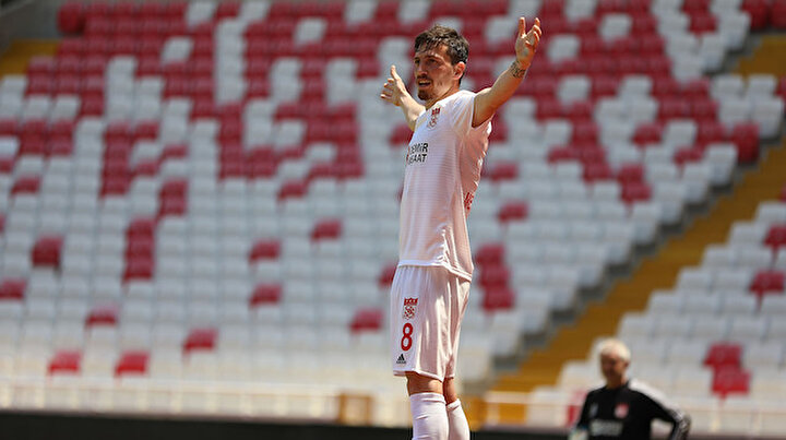 Mert Hakan Yandas Fenerbahce De Kac Numarali Formayi Giyecek
