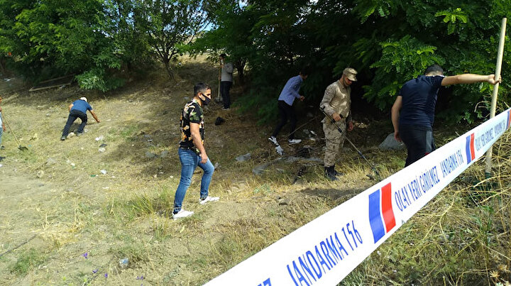 Zırhlı araç takla attı: Her yerde dökülen altınlar aranıyor