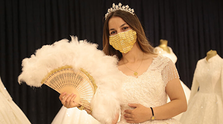 Gelinlerin yeni modası altın işlemeli maske: 14 bin liradan satılıyor