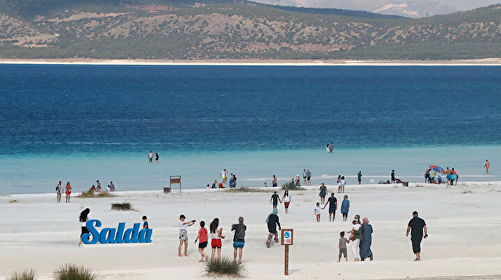 Türkiyenin Maldivleri Salda Gölüne ziyaretçi akını: 600 bin turist ağırladı