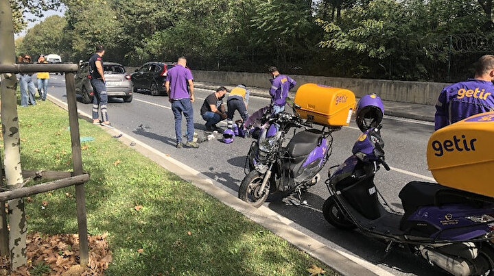 İstanbul’un göbeğinde feci kaza başıyla arka cama girdi: Kurye yerdeyken sürücü paspasları temizledi