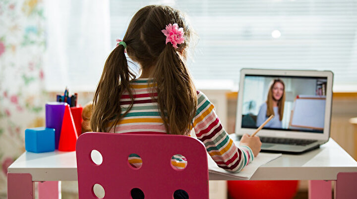 Online eğitim sürecinde çocukları tehdit eden 10 sorun