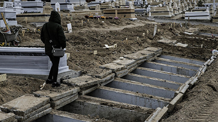 Türkiyenin korona mezarlığı: Hüzünlü hikayeler yürekleri dağlıyor