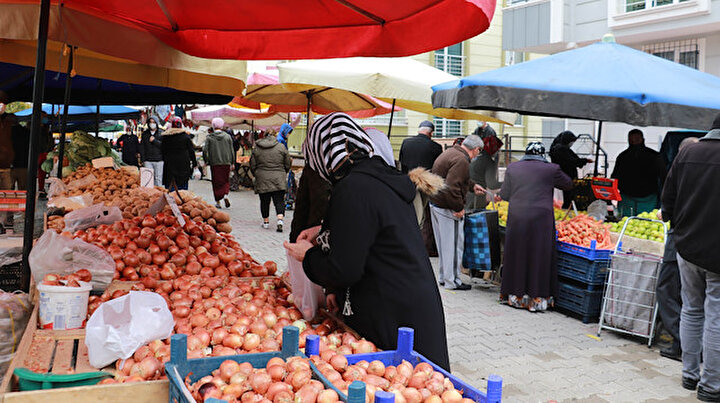 Pazarcılardan alkışlanacak hareket: Maskesini düzgün takmayanlara ürün yok