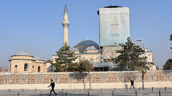 Mevlana Müzesinin turkuaz kubbesi 100 ton yükten kurtuldu