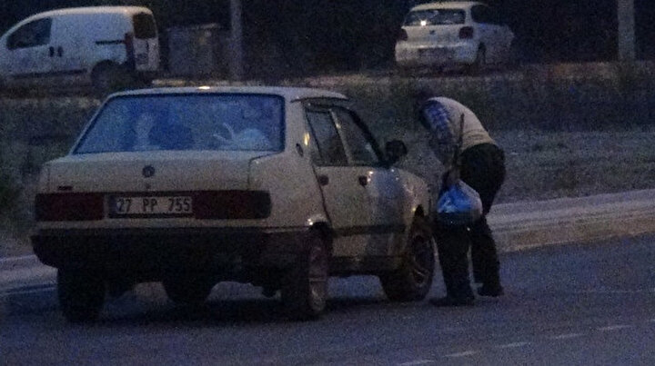 Engelli numarası yapan kardeş dilenciler polisi görünce yürümeye başladı