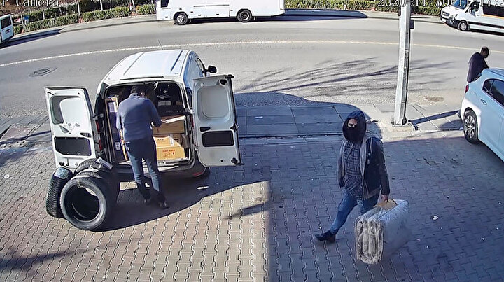 Ankara polisinden zehir tacirlerine geçit yok: Yorgana emdirilen 4 milyon TLlik uyuşturucu ele geçirildi