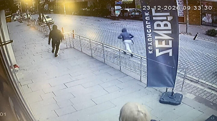 Kuyumcu soygununu anne ve kızı engelledi: Şüphelileri kovalayıp kaçırdılar