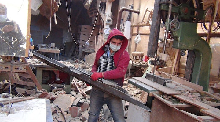 Lodos Bursayı yıktı geçti: Bir iş yeri dayanamayıp yıkıldı