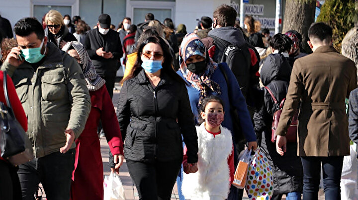Mutasyonlu virüs görülen Eskişehirde korkutan kalabalık