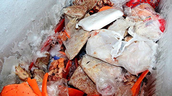 Markette gıda terörü: Dondurma dolabını açan ekipler gözlerine inanamadı