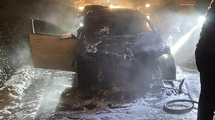 Yeni aldığı lüks otomobili küle döndü