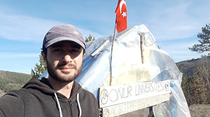 Ormanlık alanda kendi üniversitesini kurdu: Elleriyle yaptı kendi adını verdi