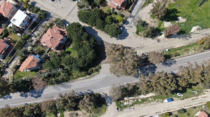 İzmir Foçadaki işlek yolu benim arsam dedi ulaşıma kapattı