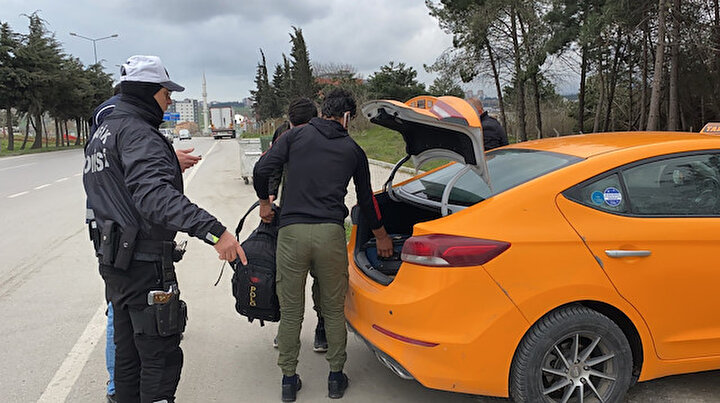 Taksiyle Ankaradan Trabzona gideceklerdi: Kaçak göçmenler Samsun polisine takıldı