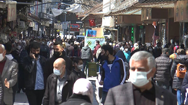 Gaziantep kızardı ama rehavet sürüyor: Caddelerdeki yoğunluk dikkat çekti
