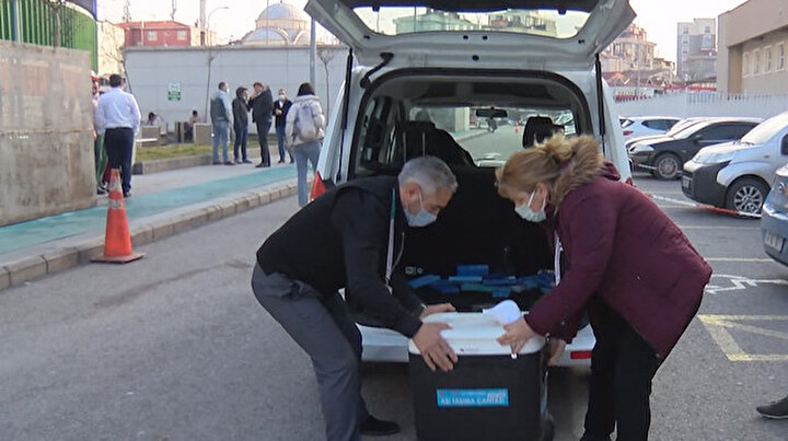 Merakla bekleniyordu: Depodan hastaneye Biontech aşısının yolculuğu