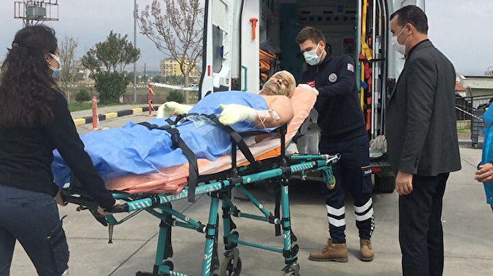 Yaktığı ateşin yanında tiner dolu bidona oturunca alevler içinde kaldı