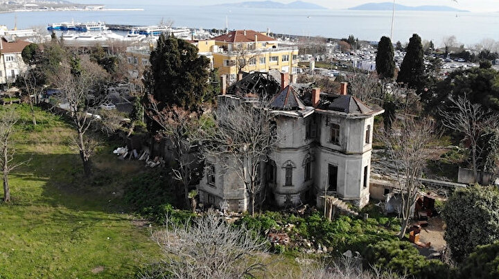 Kadıköy’deki 118 yıllık tarihi köşk harabeye döndü
