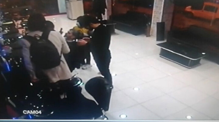 İstanbulda esnafın kabusu olan telefon hırsızı yakalandı