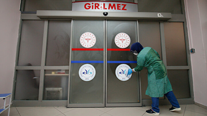 Savaşın hijyen kahramanları: Vatandaşımız maskeyi lütfen çöpe atsın