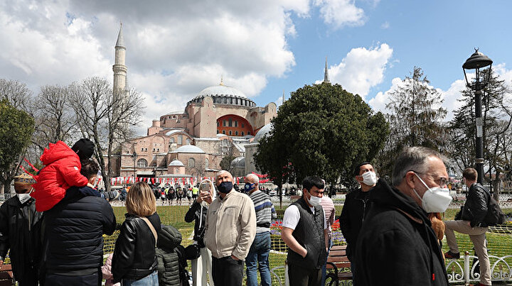 Sultanahmette turist yoğunluğu: Ziyaretçi kuyrukları oluştu