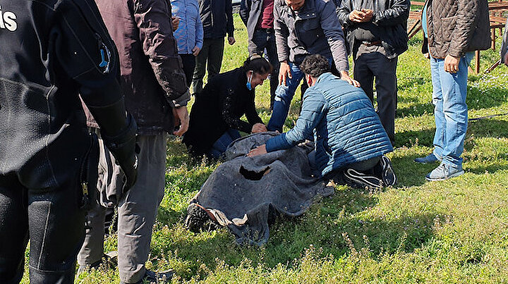 Eşi ve oğlu son kez sarıldı: Ölen balıkçı 1 buçuk metre daha yüzse kurtulacakmış