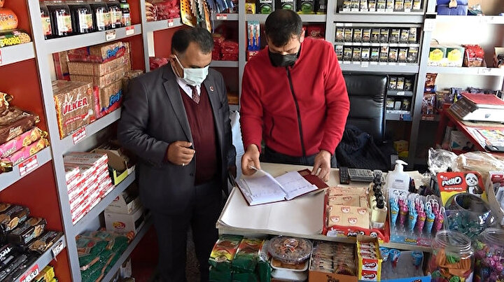 Hayırsever işadamı mahallelinin bakkal borcunu temizledi