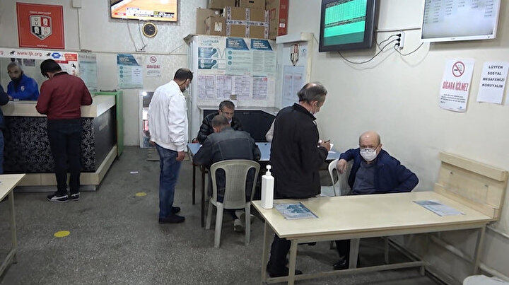 Ganyan bayisini kahvehaneye çeviren işletmeye baskın: 4 bin 50 lira ceza kesildi
