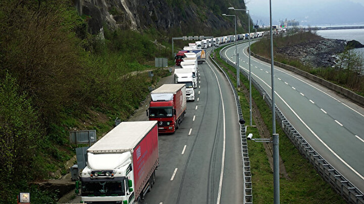İhracattaki rekor artış sonrası ortaya çıktı: Tır kuyruğu 20 kilometreyi aştı