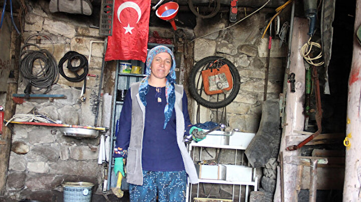 Eşinin işini elinden aldı: İş yerine gelen müşteriler şaşırıyor