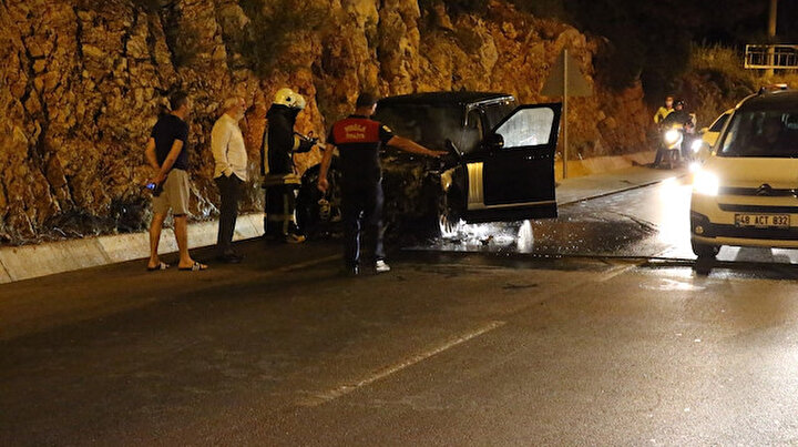 Eski milletvekili alev topuna dönen araçtan canını zor kurtardı